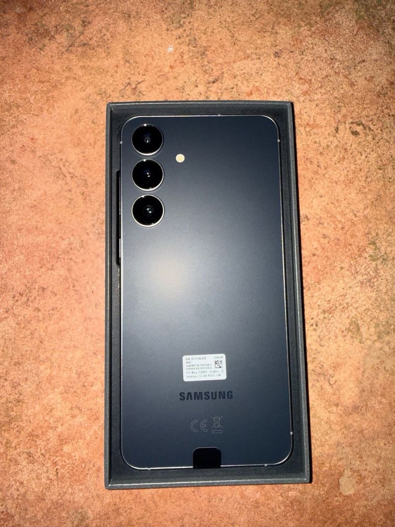 Samsung S25 FE 256GB Negro Nuevo afbeelding 2