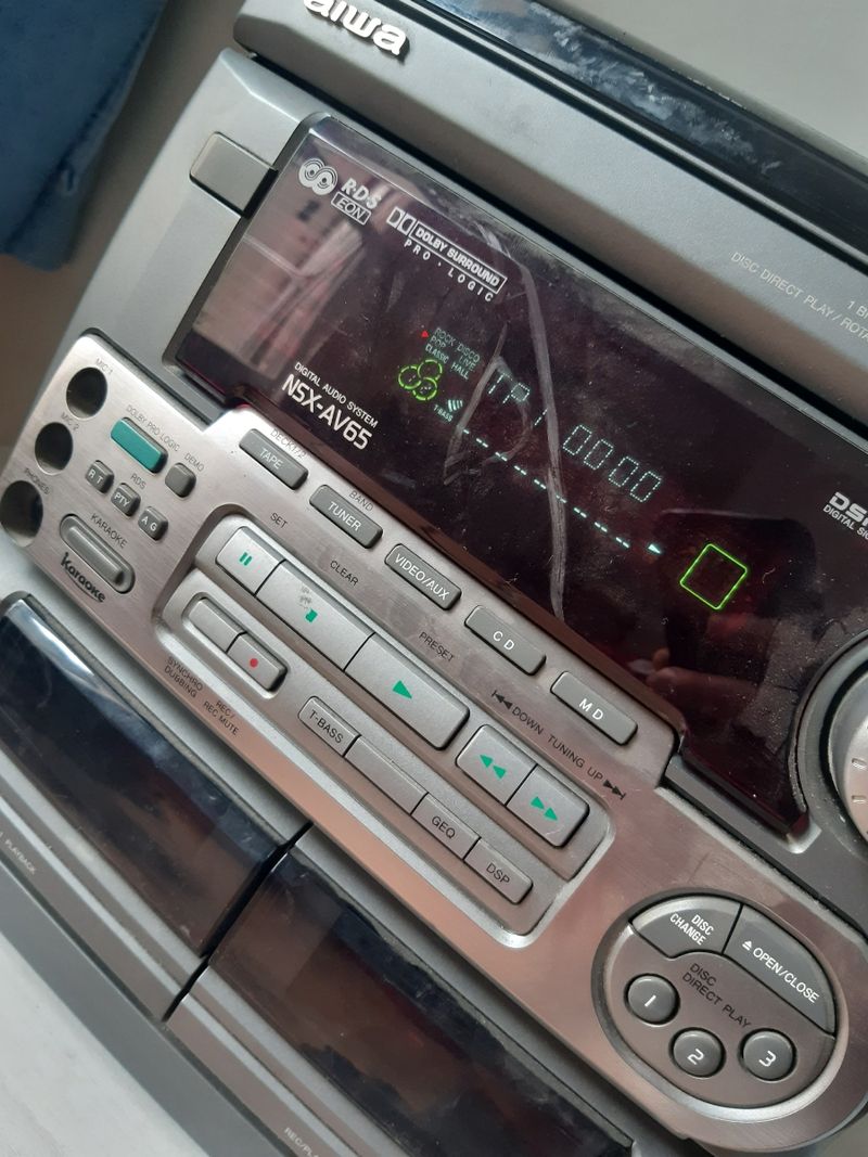 Estéreo con varias funciones incluyendo cassettes, CD y radio afbeelding 6