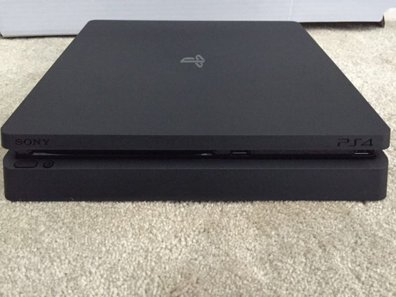 Consola PS4 (PlayStation 4) Negra sin mando