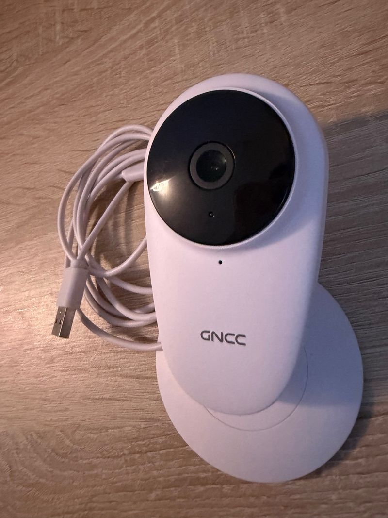 Cámara de vigilancia GNCC blanca