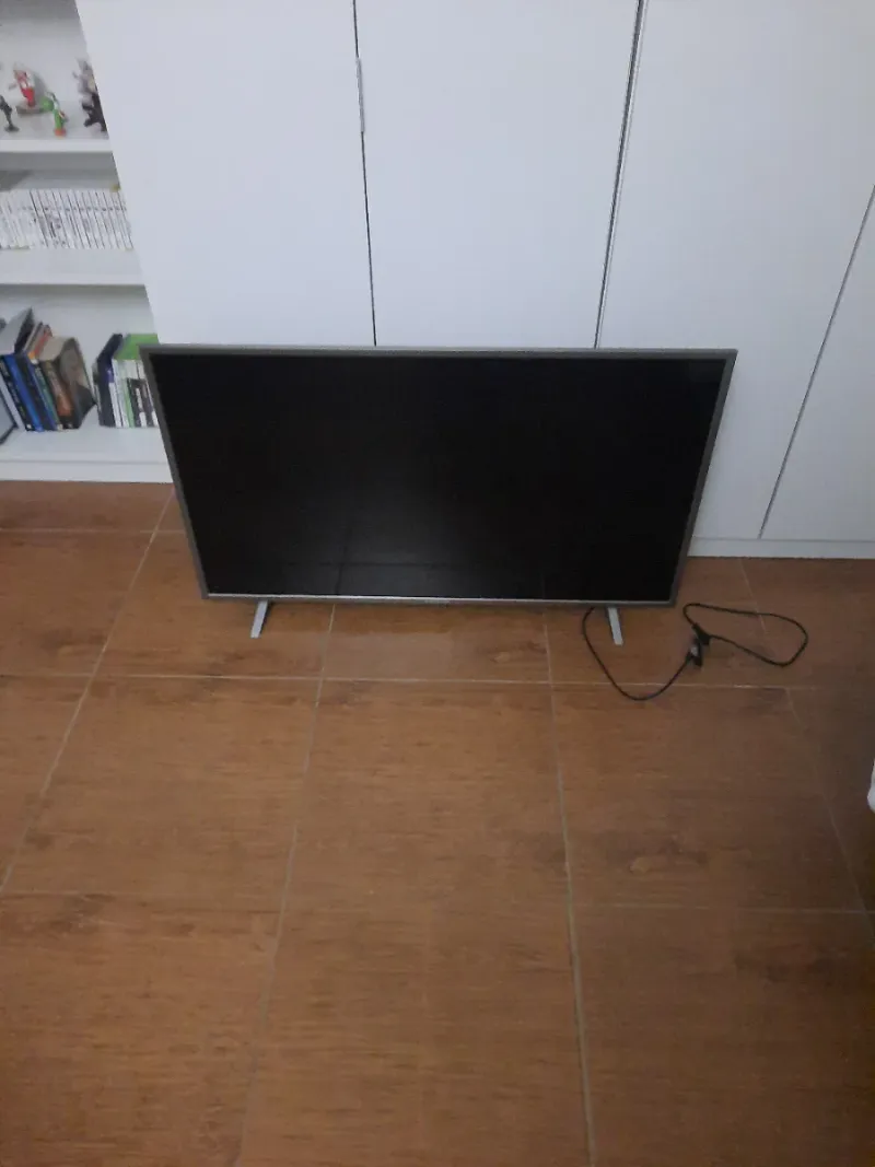 Televisión Negra y Plateada de 43 pulgadas. afbeelding 2
