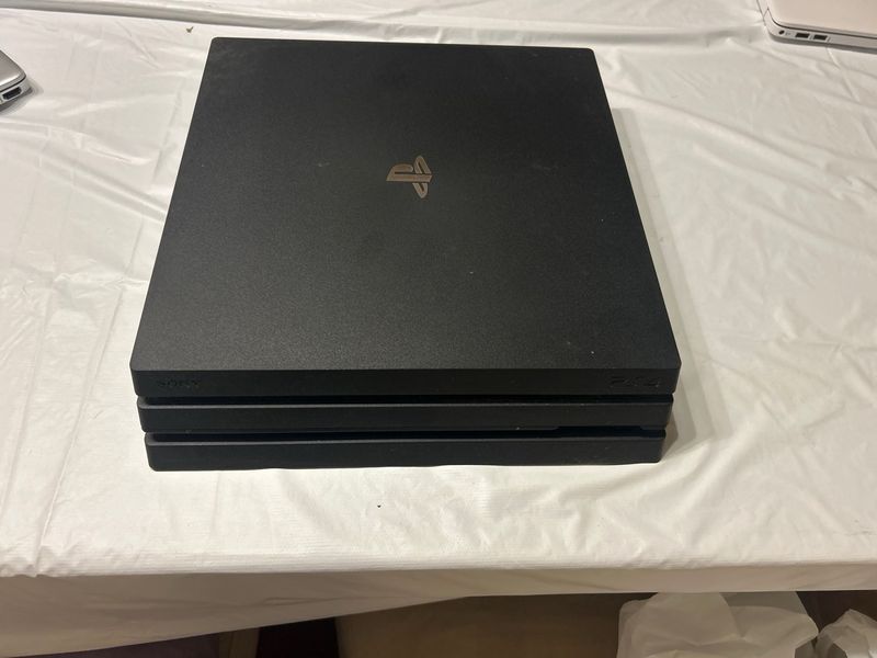 Playstation 4 Pro 1TB Negra afbeelding 2