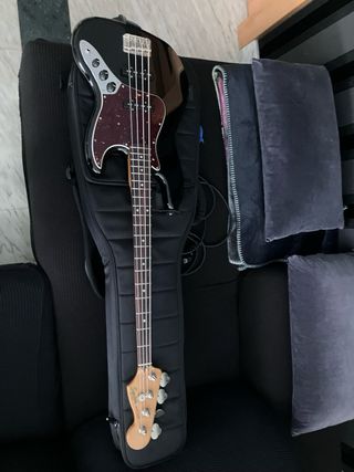 Bajo Squier Classic vibe jazzbass Dimarzio y funda
