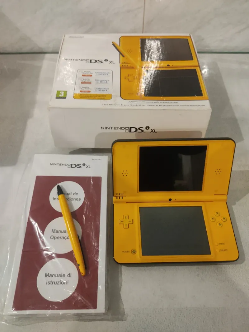 Nintendo DS XL Amarilla