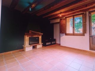 CHALET DE 371 Mo PISCINA,6 HAB 3 BAÑ (VACARISSAS)