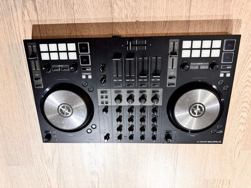Mesa de mezclas Traktor Kontrol S3 afbeelding 3