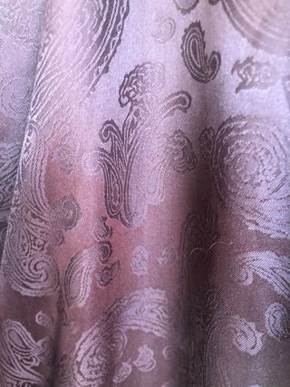 Abrigo de piel marrón con cuello de pelo