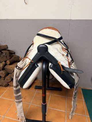 Silla de montar Zaldi con zalea y estribo regalo