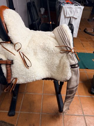 Silla de montar Zaldi con zalea y estribo regalo