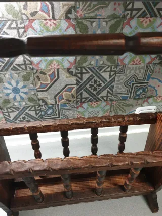 Revistero de madera rústico