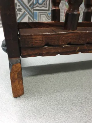 Revistero de madera rústico