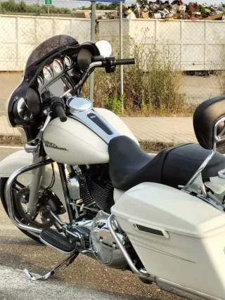 Harley Davidson Street Glide Blanca 25.000 KM