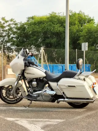 Harley Davidson Street Glide Blanca 25.000 KM