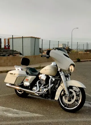Harley Davidson Street Glide Blanca 25.000 KM
