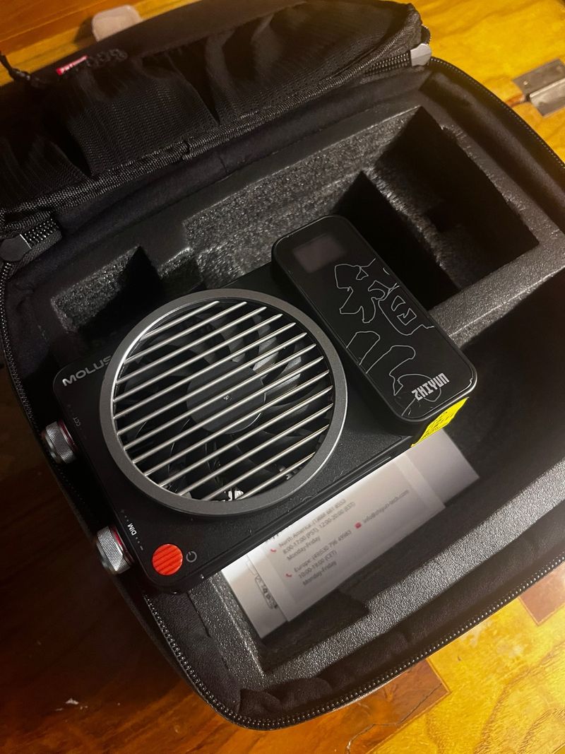 Foco Zhiyun Molus 100 Combo Nuevo