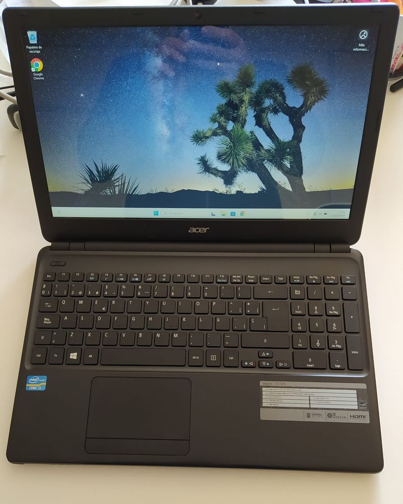 Portátil Acer ASPIRE E1-570