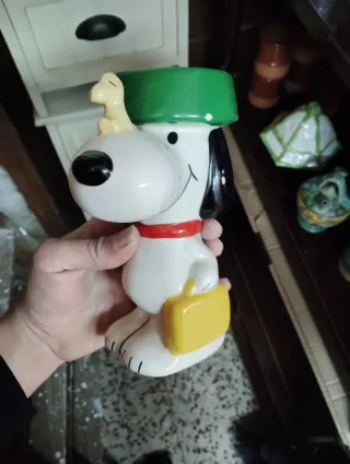 Figura Snoopy con sombrero verde