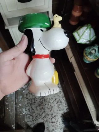 Figura Snoopy con sombrero verde