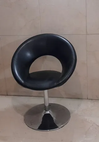 Sillón giratorio cuero negro