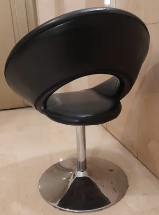 Sillón giratorio cuero negro