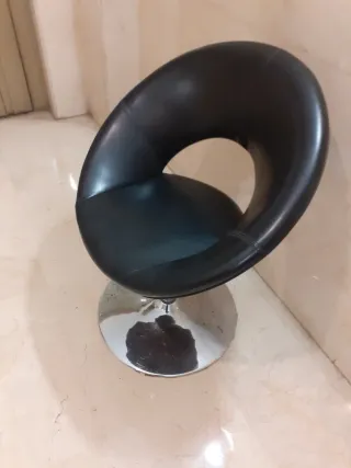 Sillón giratorio cuero negro