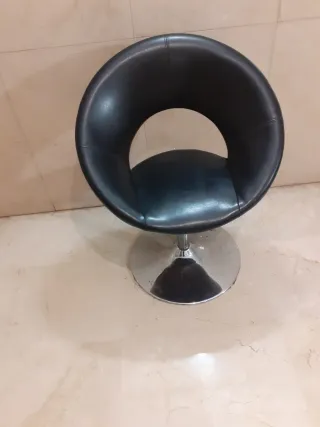 Sillón giratorio cuero negro