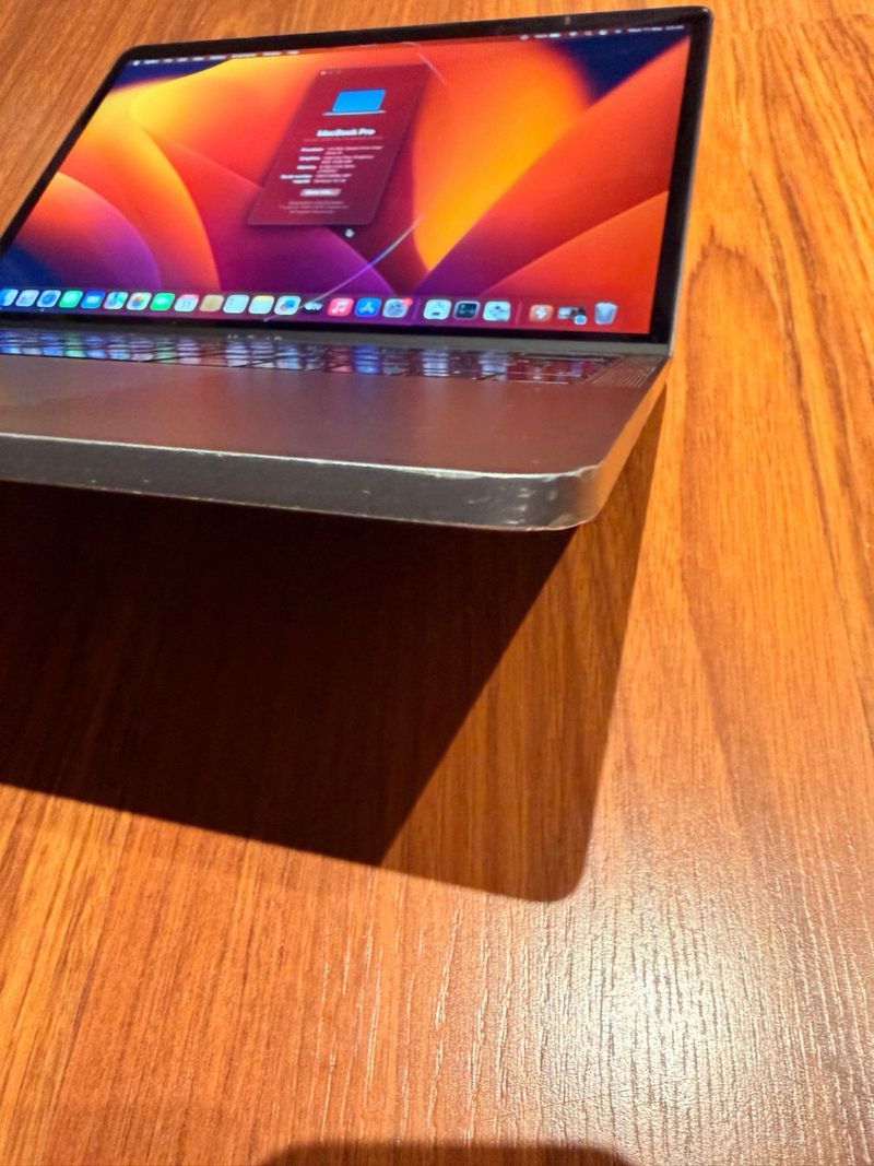MacBook Pro 13 2019 LEER afbeelding 4