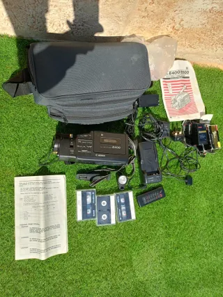 Videocámara Canon E400 8mm con accesorios