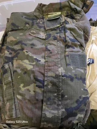 Traje militar pixelado verde 1-N