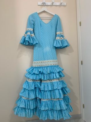 Traje de flamenca azul con lunares