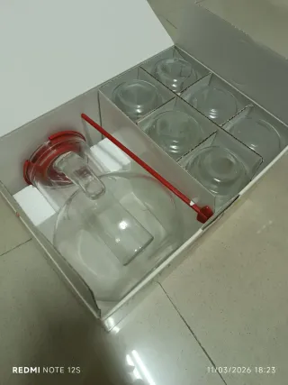 Jarra y 6 vasos para zumos