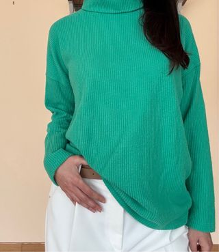 Jersey verde cuello alto