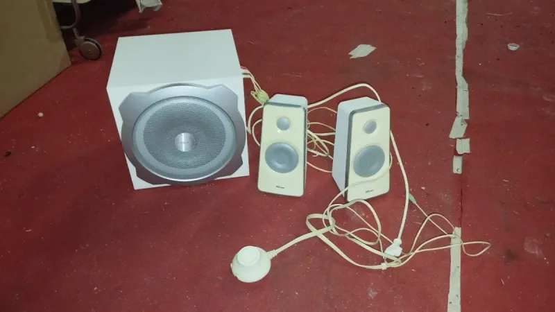Altavoces Trust 2.1 con subwoofer