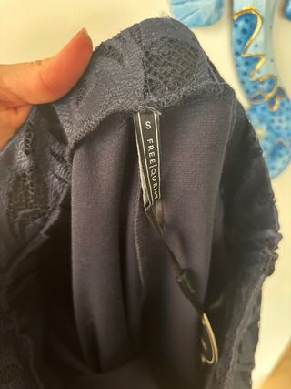 Falda de encaje floral azul marino