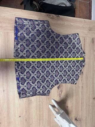 Saragüell Chaleco bordado morado y azul