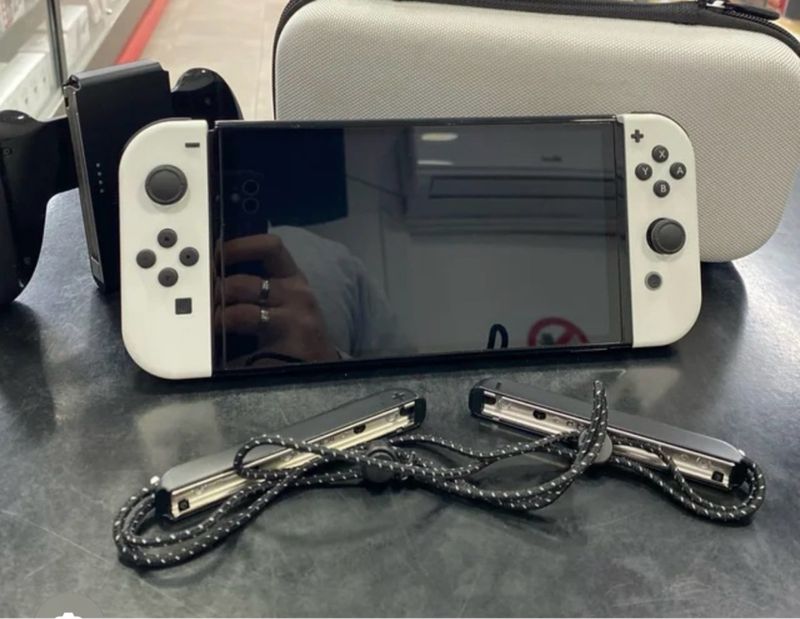 Nintendo Switch OLED blanca. En garantia .