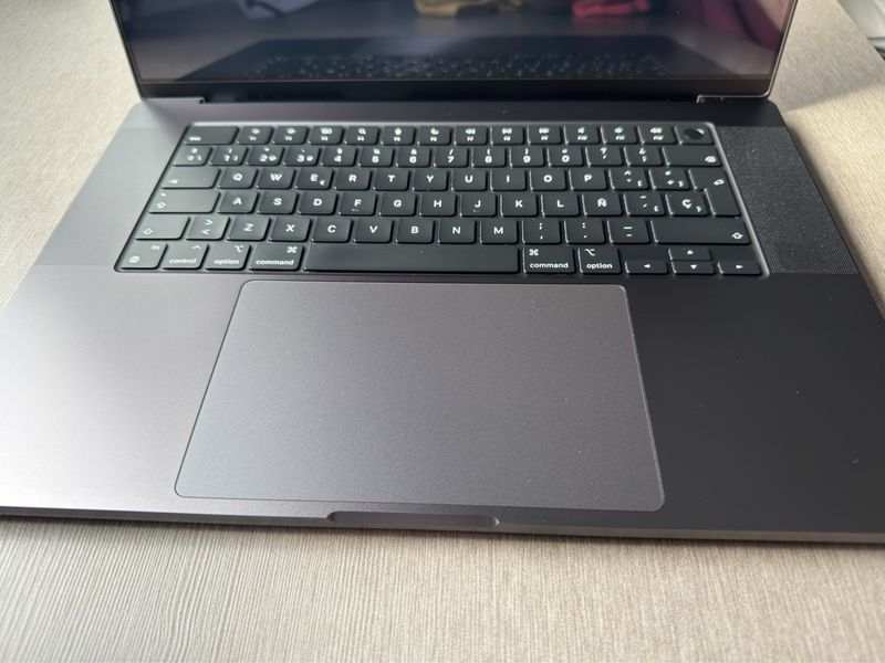 MacBook Pro 16” M4 Pro | 1TB | 24GB RAM | Negro afbeelding 3