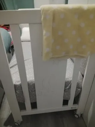 Cuna colecho + edredón + chichonera