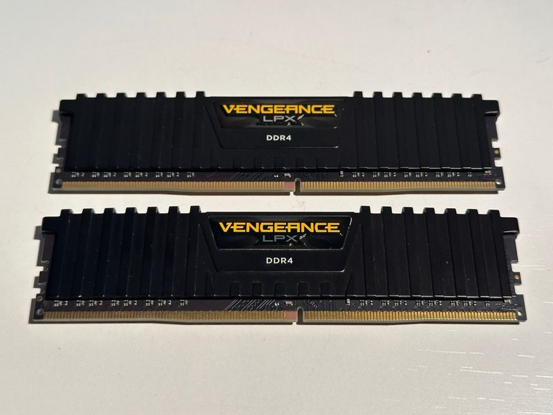 16GB Corsair Vengeance LPX DDR4