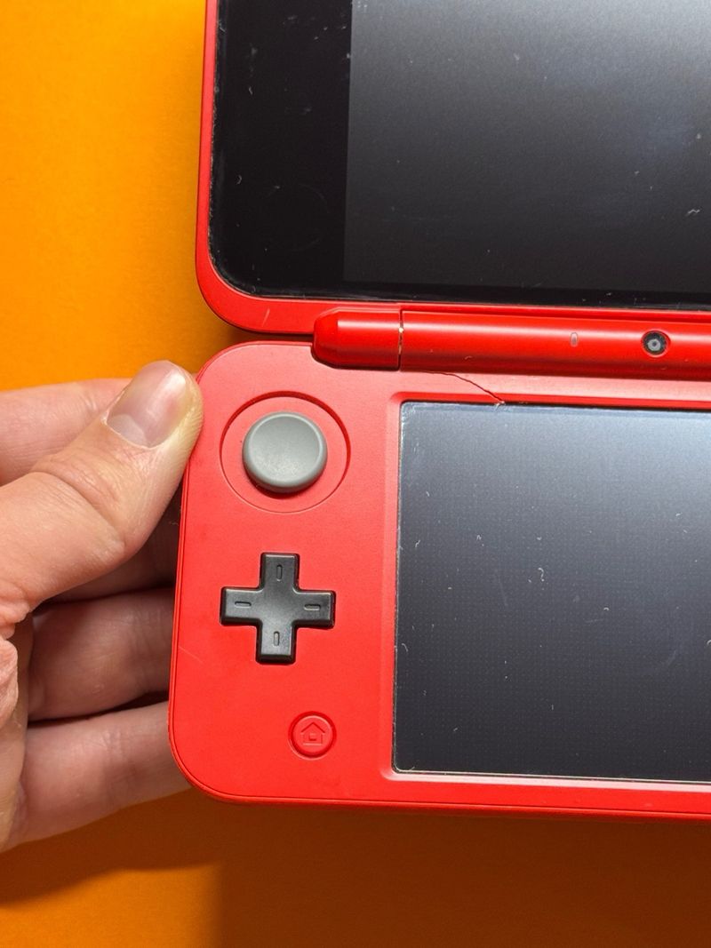 LEER* New Nintendo 2DS XL Edición Poké Ball afbeelding 7