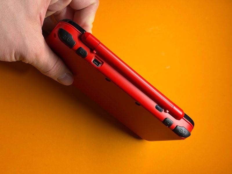 LEER* New Nintendo 2DS XL Edición Poké Ball afbeelding 4