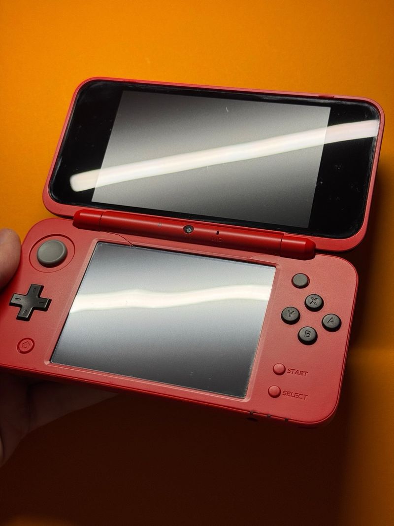 LEER* New Nintendo 2DS XL Edición Poké Ball afbeelding 6