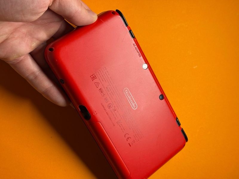 LEER* New Nintendo 2DS XL Edición Poké Ball afbeelding 3