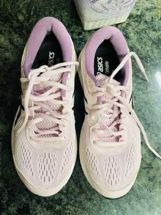 Zapatillas ASICS rosas y negras