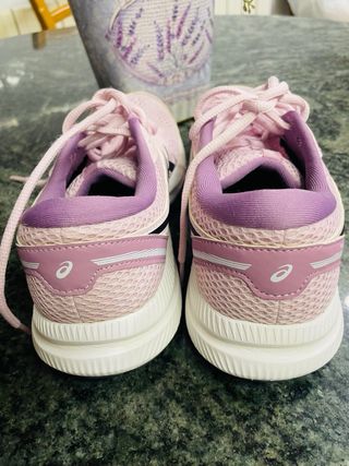Zapatillas ASICS rosas y negras