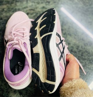 Zapatillas ASICS rosas y negras