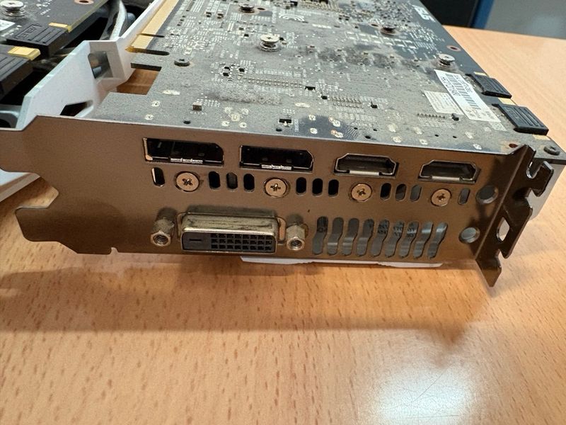 ASUS GTX 1070 8GB Dual OC afbeelding 6
