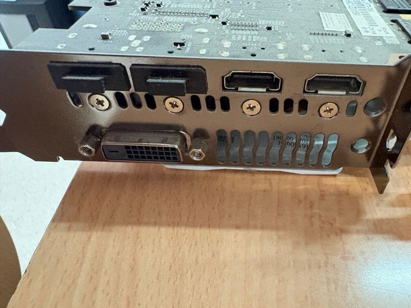 ASUS GTX 1070 8GB Dual OC afbeelding 4