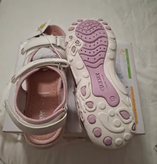 Sandalias Geox niña blancas y rosas