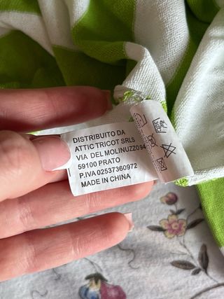 Maglietta a righe verdi e bianche